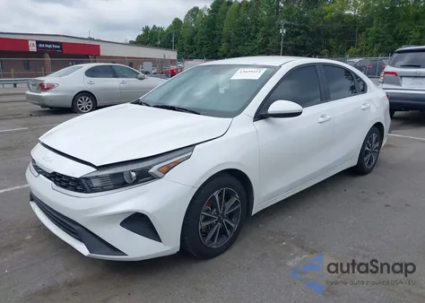 2022 Kia Forte Lxs z USA, uszkodzony, nr VIN 3KPF24AD9NE426152